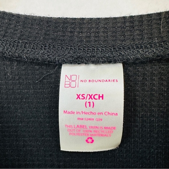 No Boundaries Two Tones Cropped Pullover Sweater Woman’s Size XS BLACK WHITE - Picture 3 of 8